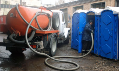 Обслуживание биотуалетов (откачка и заправка). Чистка МТК (дезинфекция).